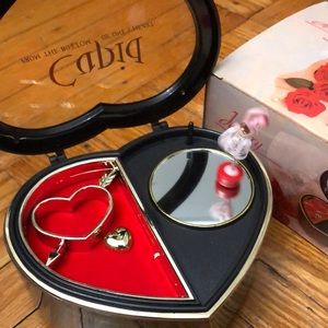 Heart shaped musical jewelry box